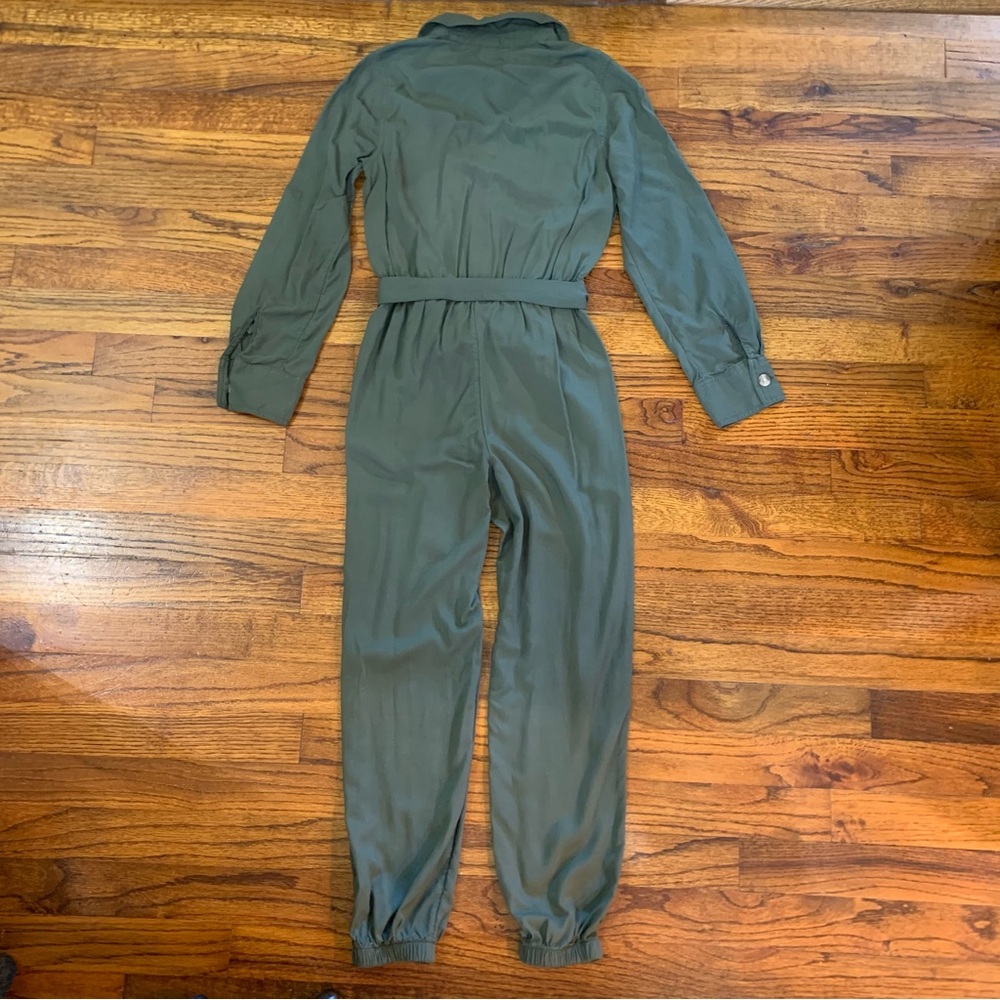 Justice Green Belted Romper Jumpsuit
Viscose Silk Material
Size 8 Medium - Picture 16 of 16
